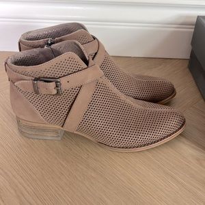 VINCE CAMUTO Vc-CASHA ANKLE BOOTS WOMENS SIZE 8 SMOKE TAUPE SUEDE